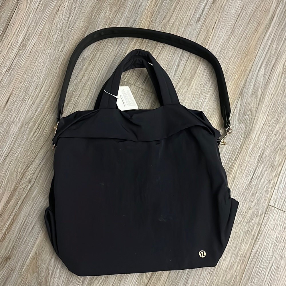 Brand new lululemon workout bag, three inner pockets, detachable shoulder strap
